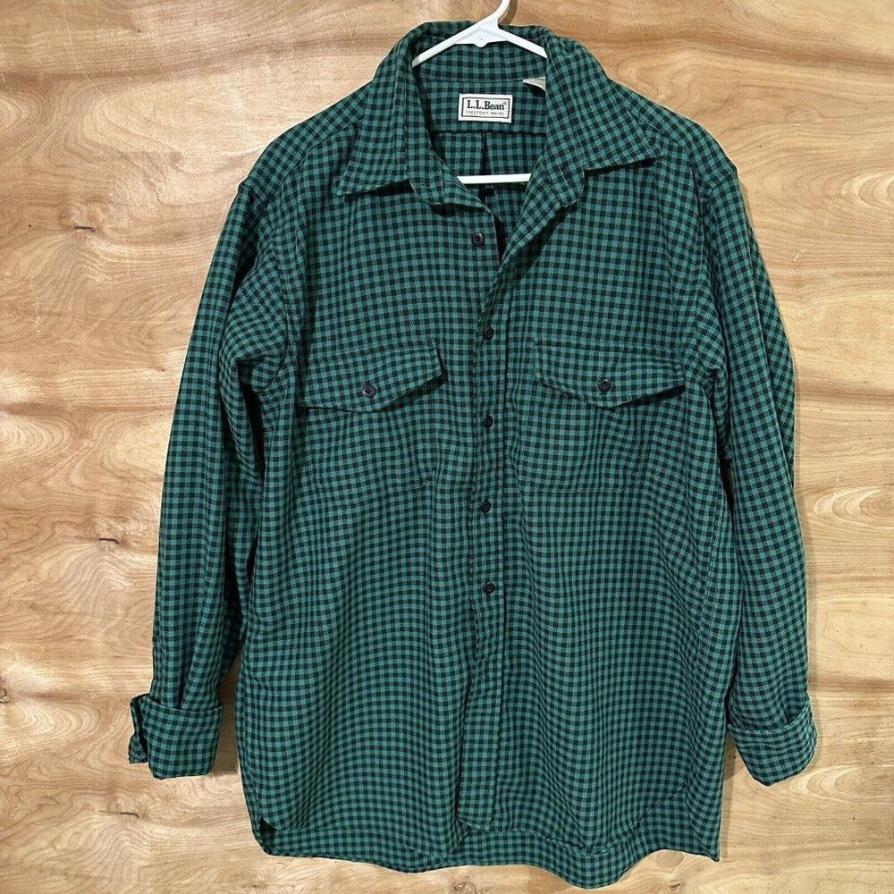 1990's L.L. Bean green & black grid plaid pattern button-up USA Lumberjack Vtg